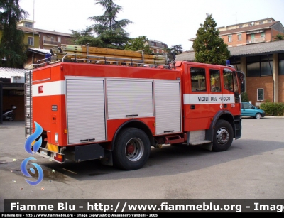 Iveco EuroTech 190E27
Vigili del Fuoco
Comando Provinciale di Piacenza
AutoPompaSerbatoio allestimento Iveco-Magirus
VF 18132
Parole chiave: Iveco EuroTech_190E27 VF18132