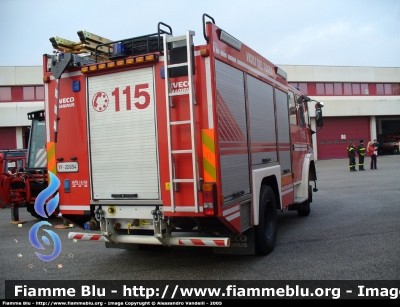 Iveco EuroFire 140E28 4x4 I serie
Vigili del Fuoco
Comando Provinciale di Udine
AutoPompaSerbatoio allestimento Iveco-Magirus
VF 22694
Parole chiave: Iveco EuroFire_140E28_4x4_Iserie VF22694