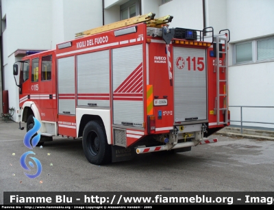 Iveco EuroFire 140E28 4x4 I serie
Vigili del Fuoco
Comando Provinciale di Udine
AutoPompaSerbatoio allestimento Iveco-Magirus
VF 22694
Parole chiave: Iveco EuroFire_140E28_4x4_Iserie VF22694