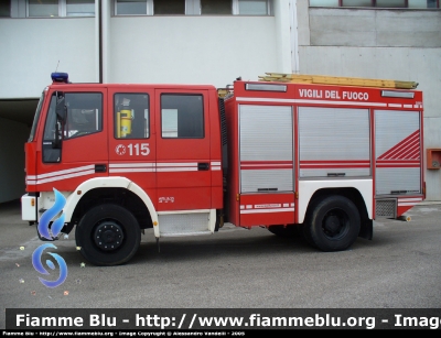 Iveco EuroFire 140E28 4x4 I serie
Vigili del Fuoco
Comando Provinciale di Udine
AutoPompaSerbatoio allestimento Iveco-Magirus
VF 22694
Parole chiave: Iveco EuroFire_140E28_4x4_Iserie VF22694