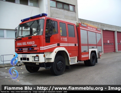 Iveco EuroFire 140E28 4x4 I serie
Vigili del Fuoco
Comando Provinciale di Udine
AutoPompaSerbatoio allestimento Iveco-Magirus
VF 22694
Parole chiave: Iveco EuroFire_140E28_4x4_Iserie VF22694