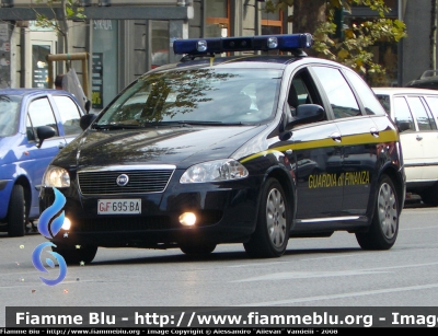 Fiat Nuova Croma
Guardia di Finanza
Parole chiave: Fiat Nuova Croma Guardia di Finanza GdF