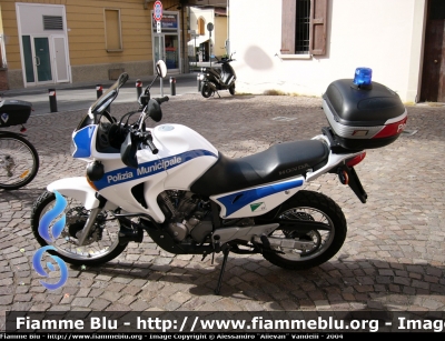 Honda Transalp II serie
Polizia Municipale San Lazzaro di Savena (BO)
Parole chiave: Honda Transalp_IIserie