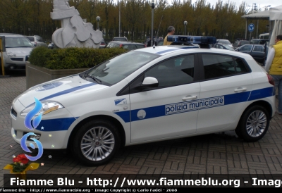 Fiat Nuova Bravo
Fotografia © Carlo Fadel
Parole chiave: Fiat Bravo Polizia Municipale Medio Friuli Codroipo