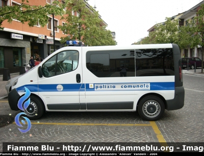 Opel Vivaro
PM Sile (Azzano Decimo 03): Livrea Polizia Comunale. Veicolo appena consegnato e privo ancora di stanag.
Parole chiave: Opel Vivaro PM Sile Azzano_Decimo Friuli_Venezia_Giulia