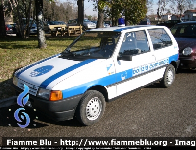 Fiat Uno II serie
Polizia Municipale Budoia (PN)
Livrea Polizia Comunale
Autovettura dismessa prima della creazione del servizio associato con Aviano
Parole chiave: Fiat Uno_IIserie