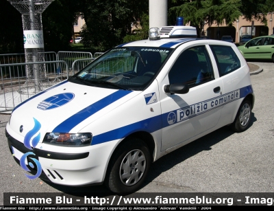 Fiat Punto 3 porte II serie
PM Torre Judrio Natisone (UD). Livrea Polizia Comunale. 
Parole chiave: Fiat Punto_IIserie_3porte Polizia_Municipale Corno_di_Rosazzo