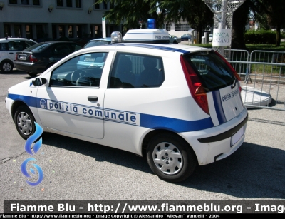 Fiat Punto 3 porte II serie
PM Torre Judrio Natisone (UD). Livrea Polizia Comunale. 
Parole chiave: Fiat Punto_IIserie_3porte Polizia_Municipale Corno_di_Rosazzo