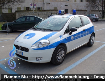 Fiat Grande Punto 3 porte
Parole chiave: Fiat Grande_punto Polizia_Municipale Fontanafredda