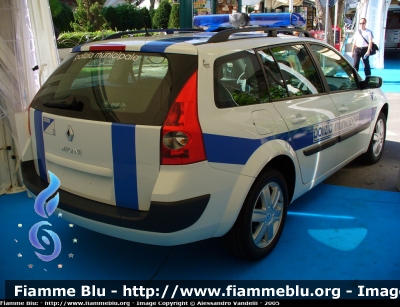 Renault Megane Grandtour II serie
Vettura esposta all'esposizione di Riccione nel 2005. La vettura ha la livrea iniziale applicata dall'allestitore.
Parole chiave: Renault Megane_Grandtour_IIserie Polizia_Municipale Maniago