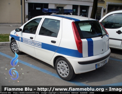 Fiat Punto II serie
PM Medio Friuli. Livrea Polizia Comunale.
Parole chiave: Fiat Punto_IIserie PM Medio_Friuli Codroipo