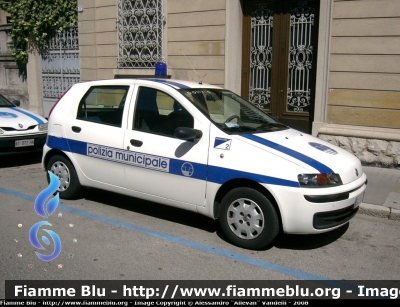 Fiat Punto II serie
Polizia Locale Monfalcone (GO)
Parole chiave: Fiat Punto_IIserie Polizia_Municipale Monfalcone