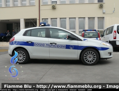 Fiat Nuova Bravo
PM Pordenone - Roveredo in Piano
POLIZIA LOCALE YA 769 AA
Allestimento Ciabilli
Parole chiave: Fiat Nuova_bravo PM pordenone roveredo_in_piano POLIZIA_LOCALE_YA769AA friuli_venezia_giulia