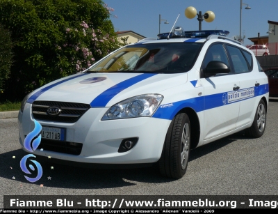 Kia Cee'd S.W.
Polizia Locale Sile
Livrea Polizia Municipale
POLIZIA LOCALE YA 211 AB
allestimento Bertazzoni
Parole chiave: Kia ceed_sw polizia_locale sile azzano_decimo polizia_locale_Ya211ab