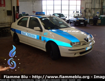 Alfa Romeo 146 II serie
L'Alfa 146 è stata la vettura principale della Polizia Municipale di Trieste. Assegnata prevalentemente al Reparto Motorizzato, ora ne sono in servizio un numero ridotto di esemplari.
Parole chiave: Alfa_Romeo 146_IIserie PM Trieste