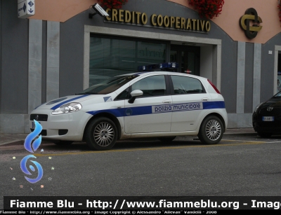 Fiat Grande Punto
PM Villa Santina UD
Parole chiave: Friuli_venezia_giulia (UD) Polizia_locale Fiat Grande_Punto PM Villa_Santina