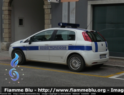 Fiat Grande Punto
PM Villa Santina UD
Parole chiave: Friuli_venezia_giulia (UD) Polizia_locale Fiat Grande_Punto PM Villa_Santina