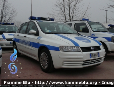 Fiat Stilo II serie
Nuova variante della Fiat Stilo in dotazione alla Polizia Municipale di Fiume Veneto: è stato aggiunto il faro brandeggiante Intav.
Parole chiave: Fiat Stilo_II Polizia_Municipale Fiume_Veneto