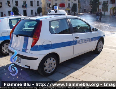 Fiat Punto II serie
PM Montereale Valcellina. Livrea Polizia Comunale.
Parole chiave: Fiat Punto_IIserie PM Montereale_Valcellina Friuli_Venezia_Giulia