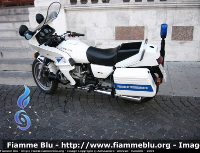 Moto Guzzi V50
Polizia Municipale di Udine
Livrea Polizia Comunale
Parole chiave: Moto_Guzzi V50 PM Udine