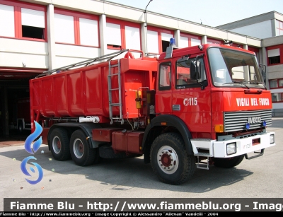 Iveco 330-26
Vigili del Fuoco
Comando Provinciale di Pordenone
VF 17297
Parole chiave: Iveco 330-26 VF17297