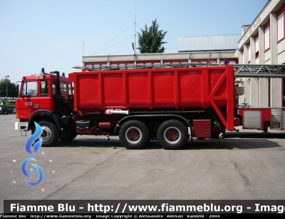 Iveco 330-26
Vigili del Fuoco
Comando Provinciale di Pordenone
VF 17297
Parole chiave: Iveco 330-26 VF17297