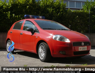 Fiat Grande Punto
Vigili del Fuoco
Appena consegnata, manca ancora la livrea
Parole chiave: Fiat Grande_Punto VVF Autovetture