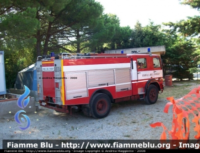 Iveco OM 160
Vigili del Fuoco
AutoPompaSerbatoio allestimento Baribbi
VF 13174
Parole chiave: Iveco OM 160 VF13174