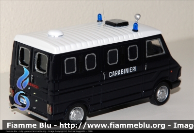 Fiat 242
Carabinieri
Automezzo Ordine Pubblico
Parole chiave: Fiat 242