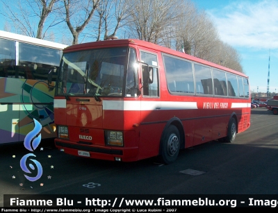 Iveco 370
Vigili del Fuoco
Comando Provinciale di Modena
Questo autobus in passato è appartenuto al Gruppo Sportivo, si possono notare le scritte G.S. ora staccate, ma comunque le impronte sono ancora visibili
VF 21912

Parole chiave: Iveco 370 VF21912