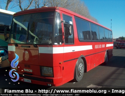 Iveco 370
Vigili del Fuoco
Comando Provinciale di Modena
Questo autobus in passato è appartenuto al Gruppo Sportivo, si possono notare le scritte G.S. ora staccate, ma comunque le impronte sono ancora visibili
VF 21912
Parole chiave: Iveco 370 VF21912