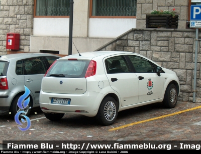 Fiat Grande Punto
Comune di Alleghe (BL)
Autoveicolo civile impiegato per servizi di Polizia Locale
Parole chiave: Fiat Grande_Punto Alleghe