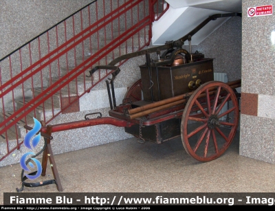 C.D. Magirus Ulm. 
Corpo Pompieri Civici di Cesena
Idrante Storico a Trazione Animale
Anno 1898
Ora Esposto Presso il Comando dei VVF di Forlì
Parole chiave: Idrante_Storico_Vigili_del_Fuoco