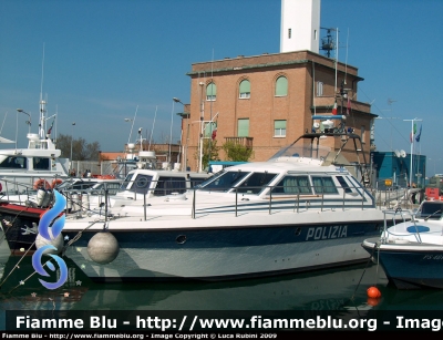 Motovedetta Classe Squalo
Polizia di Stato
Polizia del Mare
Motovedetta Ubicata Presso il Posto di Polizia del Porto di Marina di Ravenna
Parole chiave: Motovedetta_PS_Polizia_PS