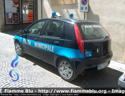 Fiat Punto II Serie
Polizia Municipale "Unione dei Comuni Terre dell'Olio e del Sagrantino"
Autovettura Appartenente al Comando di Bevagna (PG)
Parole chiave: Fiat_Punto_II_Serie_PM_Bevagna