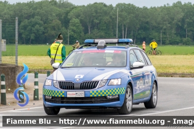 Skoda Octavia Wagon V serie
Polizia di Stato
Polizia Stradale
Allestimento Focaccia
Decorazione Grafica Artlantis
POLIZIA M5203
in scorta al Giro d'Italia 2021
Vettura "4"
Parole chiave: Skoda Octavia_Wagon_Vserie POLIZIAM5203 Giro_D_Italia_2021