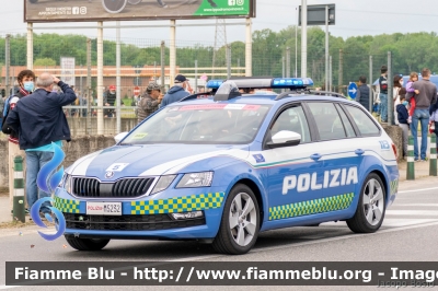 Skoda Octavia Wagon V serie
Polizia di Stato
Polizia Stradale
Allestimento Focaccia
Decorazione Grafica Artlantis
POLIZIA M5232
in scorta al Giro d'Italia 2021
Vettura "5"
Parole chiave: Skoda Octavia_Wagon_Vserie POLIZIAM5232 Giro_D_Italia_2021