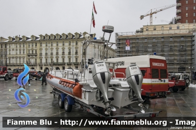 Gommone
Vigili del Fuoco
Comando Provinciale di Torino
Nucleo N.S.S.A.
Gommone
VF RBS10
Rimorchio
VF R03899
Santa Barbara 2017 Torino
Parole chiave: VFRBS10 VFR03899 Santa_Barbara_VVF_2017