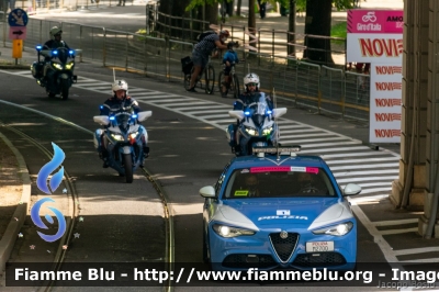 Alfa Romeo Nuova Giulia Q4
Polizia di Stato
Polizia Stradale
POLIZIA M2700
in scorta al Giro d'Italia 2021
Vettura "1"
Parole chiave: Alfa-Romeo Nuova_Giulia_Q4 POLIZIAM2700 Giro_D_Italia_2021