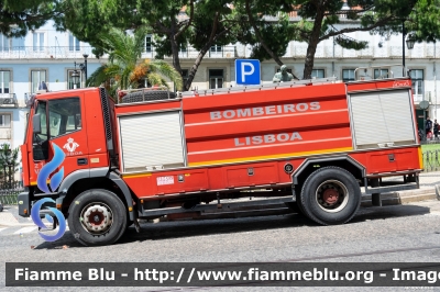 Iveco EuroTrakker 190E30
Portugal - Portogallo
Bombeiros Voluntários de Lisboa
Veículo Tanque Tático Urbano
Parole chiave: Iveco EuroTrakker_190E30