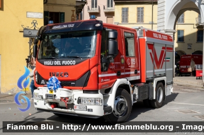 Iveco EuroCargo 120E25 IV serie
Vigili del Fuoco
Comndo Provinciale di Verbania
Distaccamento Volontario di Gravellona Toce
AutoPompaSerbatoio allestimento Iveco-Magirus
VF 32220
Parole chiave: Iveco EuroCargo_120E25_IVserie VF32220