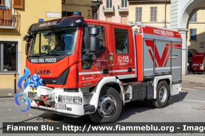 Iveco EuroCargo 120E25 IV serie
Vigili del Fuoco
Comndo Provinciale di Verbania
Distaccamento Volontario di Gravellona Toce
AutoPompaSerbatoio allestimento Iveco-Magirus
VF 32220
Parole chiave: Iveco EuroCargo_120E25_IVserie VF32220