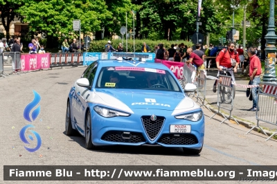 Alfa Romeo Nuova Giulia Q4
Polizia di Stato
Polizia Stradale
POLIZIA M2700
in scorta al Giro d'Italia 2021
Vettura "1"
Parole chiave: Alfa-Romeo Nuova_Giulia_Q4 POLIZIAM2700 Giro_D_Italia_2021