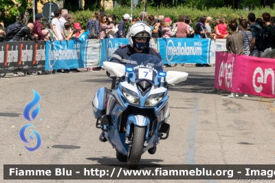 Yamaha FJR 1300 II serie
Polizia di Stato
Polizia Stradale
Allestimento Elevox
POLIZIA G3106
in scorta al Giro d'Italia 2021
Moto "7"
Parole chiave: Yamaha FJR_1300_IIserie POLIZIAG3106 Giro_D_Italia_2021