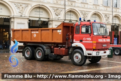 Iveco 330-26
Vigili del Fuoco
Comando Provinciale di Torino
Esemplare ricondizionato
VF 17292
Parole chiave: Iveco 330-26 VF17292 Santa_Barbara_2019