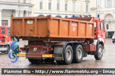 Iveco 330-26
Vigili del Fuoco
Comando Provinciale di Torino
Esemplare ricondizionato
VF 17292
Parole chiave: Iveco 330-26 VF17292 Santa_Barbara_2019