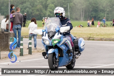 Yamaha FJR 1300 II serie
Polizia di Stato
Polizia Stradale
Allestimento Elevox
POLIZIA G3090
in scorta al Giro d'Italia 2021
Moto "Verde"
Parole chiave: Yamaha FJR_1300_IIserie POLIZIAG3090 Giro_D_Italia_2021