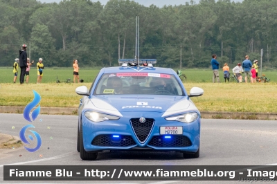 Alfa Romeo Nuova Giulia Q4
Polizia di Stato
Polizia Stradale
POLIZIA M2700
in scorta al Giro d'Italia 2021
Vettura "1"
Parole chiave: Alfa-Romeo Nuova_Giulia_Q4 POLIZIAM2700 Giro_D_Italia_2021