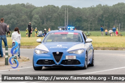 Alfa Romeo Nuova Giulia Q4
Polizia di Stato
Polizia Stradale
POLIZIA M2700
in scorta al Giro d'Italia 2021
Vettura "1"
Parole chiave: Alfa-Romeo Nuova_Giulia_Q4 POLIZIAM2700 Giro_D_Italia_2021