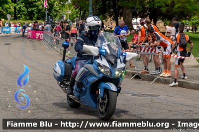 Yamaha FJR 1300 II serie
Polizia di Stato
Polizia Stradale
Allestimento Elevox
POLIZIA G3090
in scorta al Giro d'Italia 2021
Moto "Verde"
Parole chiave: Yamaha FJR_1300_IIserie POLIZIAG3090 Giro_D_Italia_2021